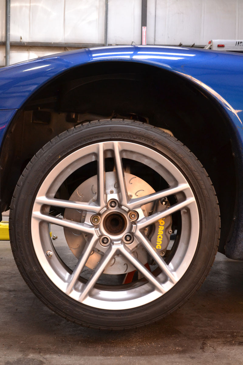 Vette Sprint behind C6Z06 front wheel.jpg